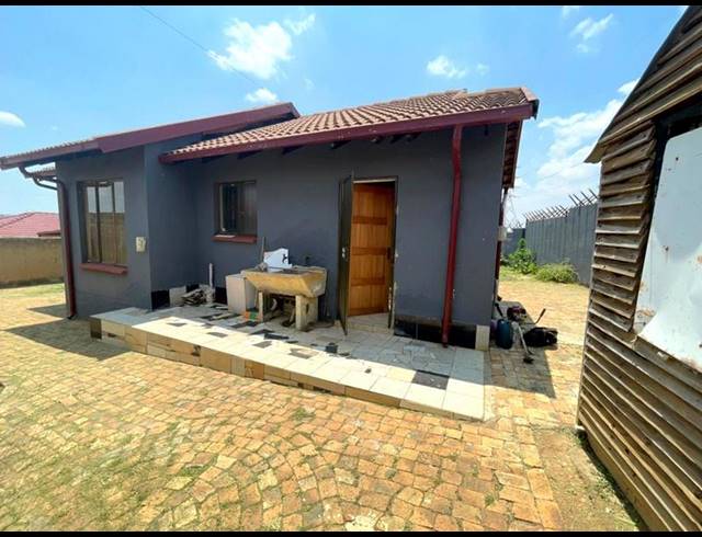 3 BEDROOM HOUSE FOR SALE IN JABULANI